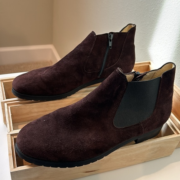 Christian Dietz burgundy suede booties with elastic and zipper - Picture 2 of 5